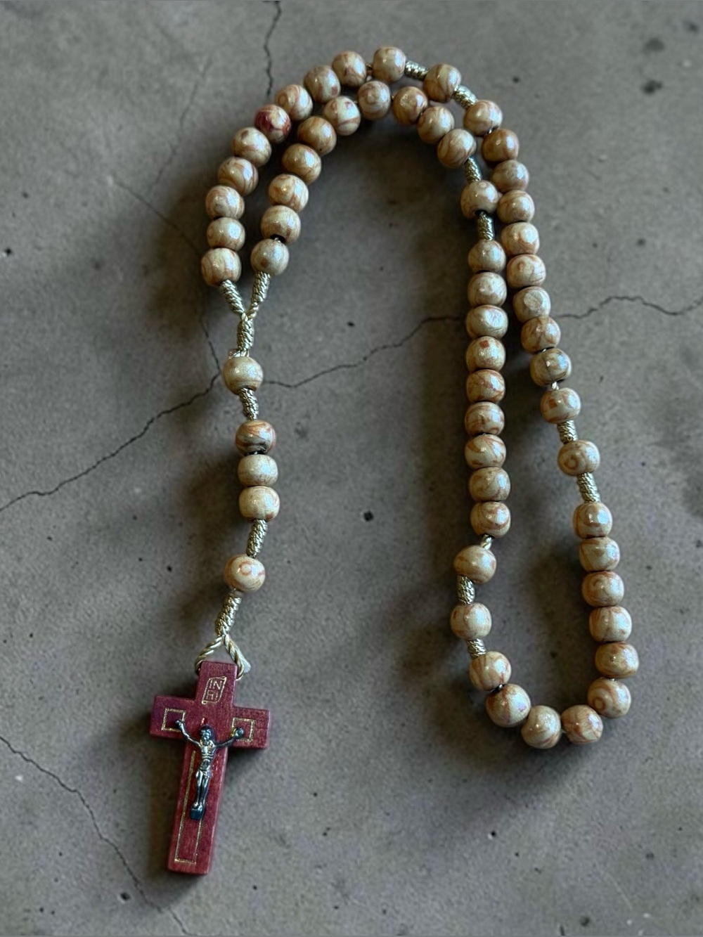 🫶🏻 Wooden Bead Rosary Necklace in Brown